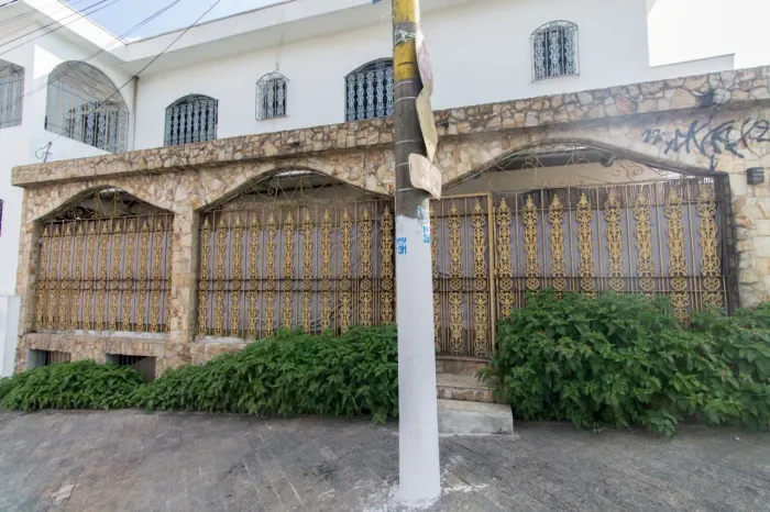 Casa comercial na Rua Braço da Cruz, 55 500 m²