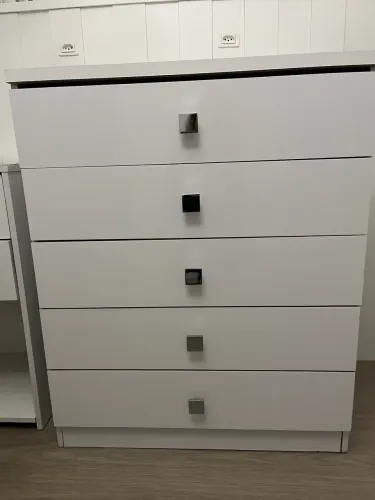 Cômoda Branca com 5 gavetas 