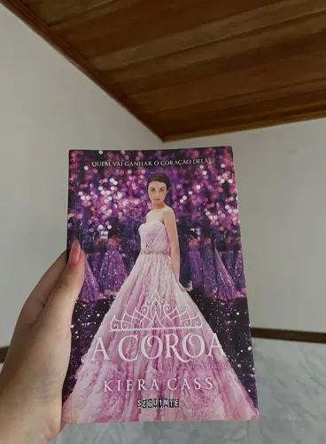 Livro - A COROA - KIERA CASS