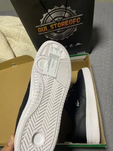 Tenis da lacoste original , Ficou pequeno ! Paguei 650 quero 500.