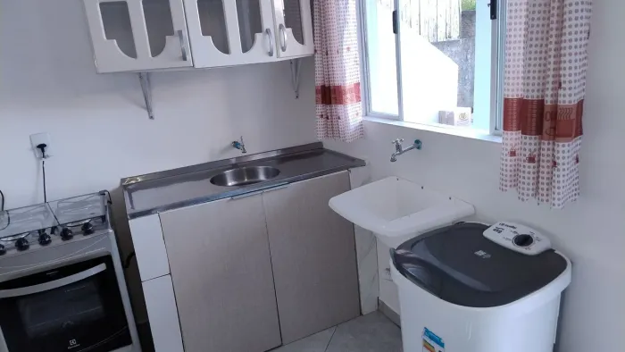 Quarto mobiliado Curitiba Santa felicidade/ mobiliado com banheiro privado 