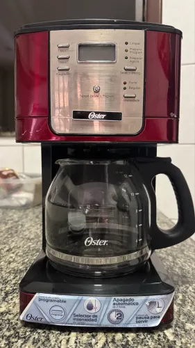 Cafeteira Oster programável vermelha