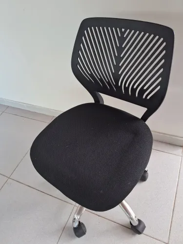 Cadeira de estudo infanti com rodinhas