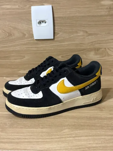 tênis nike air force 1 preto e amarelo 38