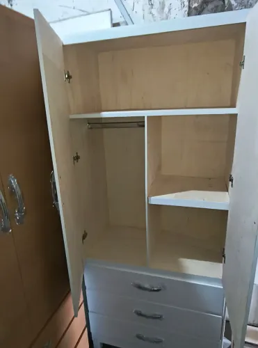 Guarda roupa de solteiro direto de fabrica todo no bloco de madeira de 10 