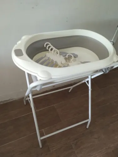 Banheira retrátil com suporte + 5 cabides