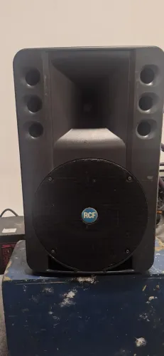 Caixa de som Ativa RCF Art 300A