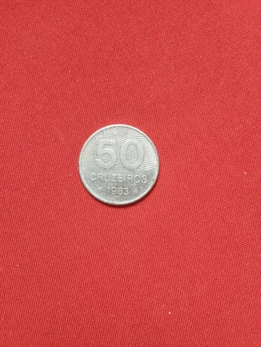 Estou vendendo uma moeda e 50 cruzeiros de 1983
