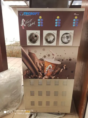 Máquina de milk shake Tecsoft F3 Semi nova