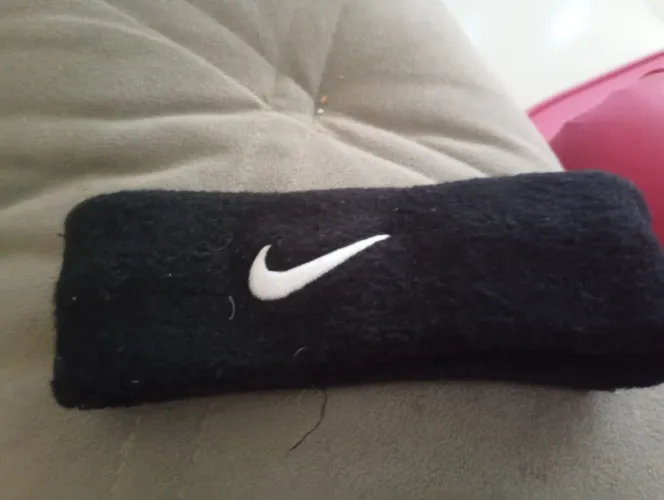 Faixa da Nike preta .