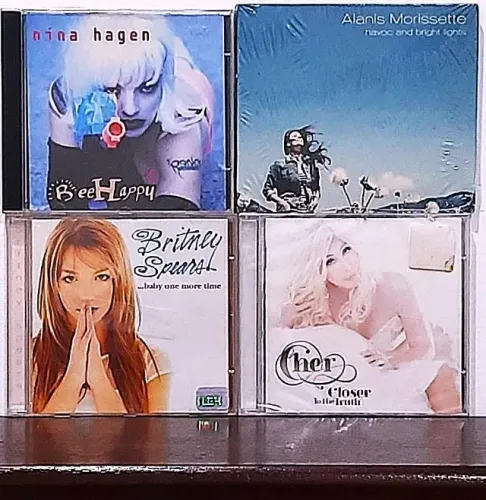 CDs de música Pop em excelente estado de conservação. A partir de R$ 30,00
