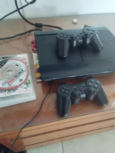 PS3 SUPER SLIM DESBLOQUEADO 2 CONTROLES