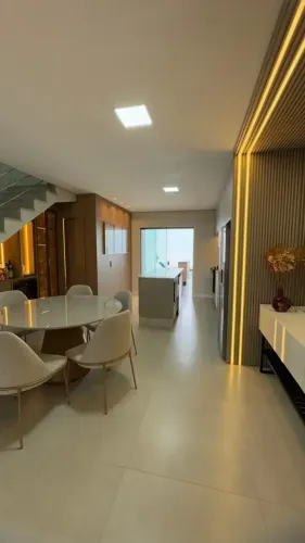 SOBRADO FINAMENTE MOBILIADO no bairro ATIRADORES em Joinville/SC.