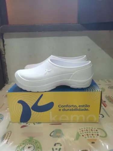 Sapato Kemo profissional V branco A0910) fabricado em material Eva monobloco