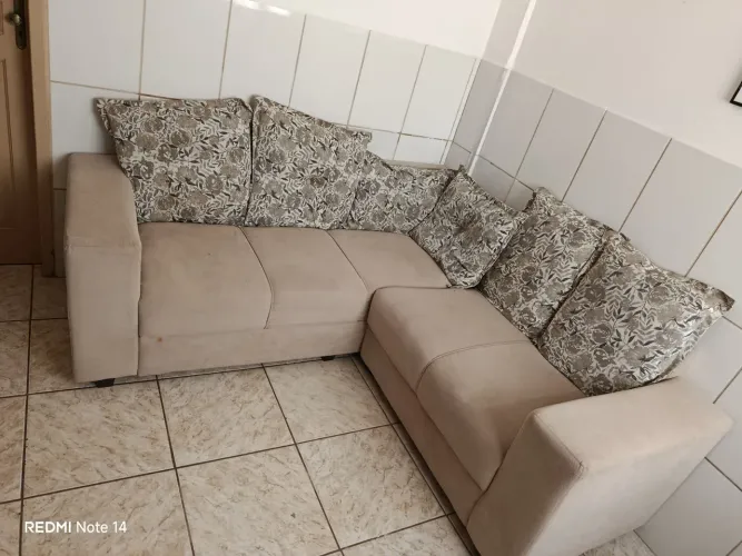 Vende-se um sofá 