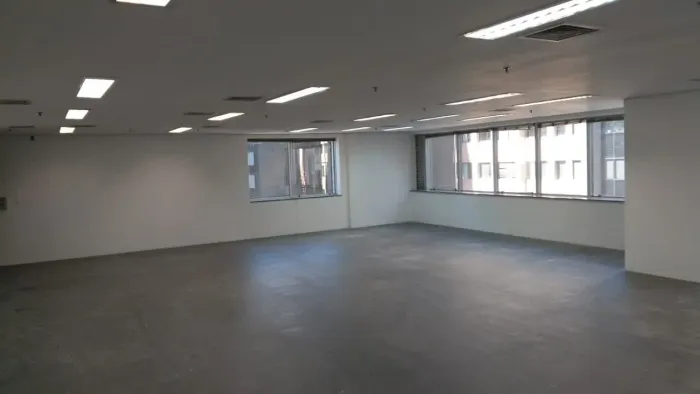 Sala comercial na Rua Turiassu, 446 - 1º andar 300 m²