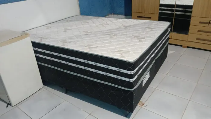 Vendo cama kink e quarda roupas novos