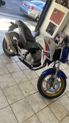 Cb 300 , troco por maior valor