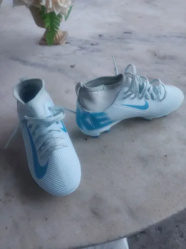 Chuteira da Nike original de campo infantil