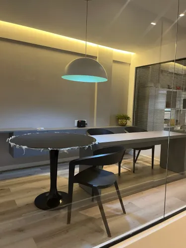 Linda sala comercial mobiliada pronta para trabalhar no coração da Ponta Verde!!