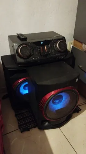 Vendo ou troco som de 2900 de potência troco por iPhone