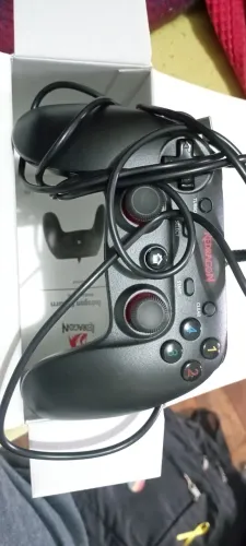 Redragon - Saturn Wired Gamepad, completo na caixa + manual e cd de instalaçao