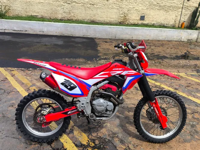 Vende-se CRF 250F Honda 