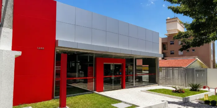 Loja comercial para alugar com 448 m² no bairro Cabral, com 9 vagas