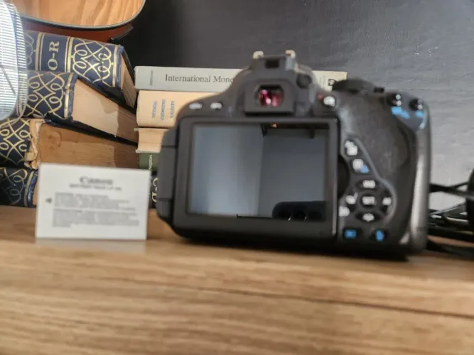 Canon T5i + 18-55 STM + Tripé + Softbox + Microfone Boya