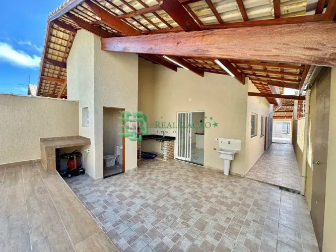 CASA COM PISCINA 2DORM