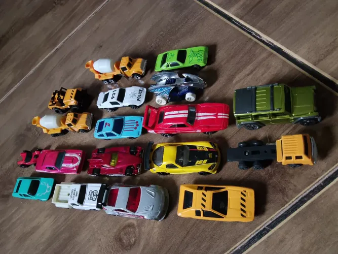 Carrinhos Metal vários 18 peças ( Queimando )