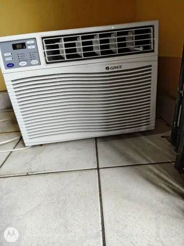 Ar condicionado 10.500btus semi-novo com controle remoto