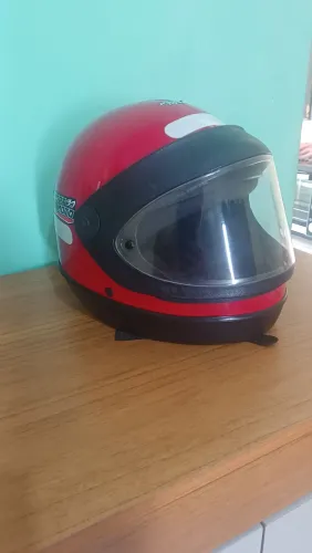 Vendo este capacete novo
