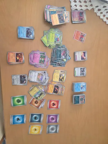 Lote com 1000 cartas originais de Pokémon
