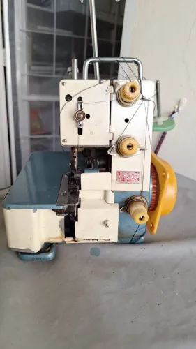 MÁQUINA OVERLOCK
