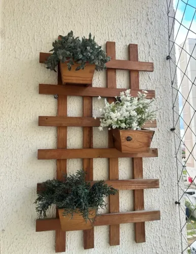 Painel para plantas em madeira 