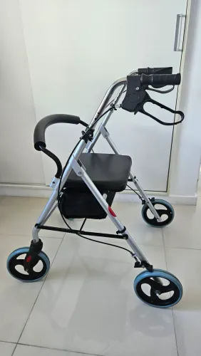 Andador de Alumínio Dobrável