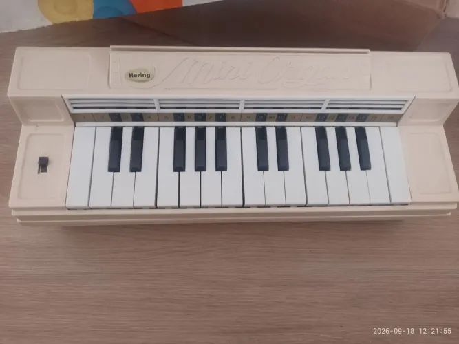 Mini Órgão Hering anos 80 150,00