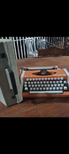 Máquina de escrever Olimpia traveller de luxe