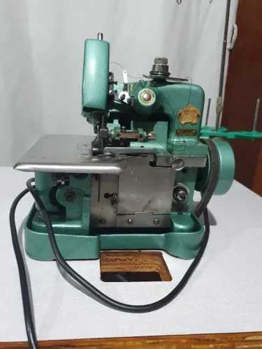 Máquina de Costura Overlock Semi Industrial
