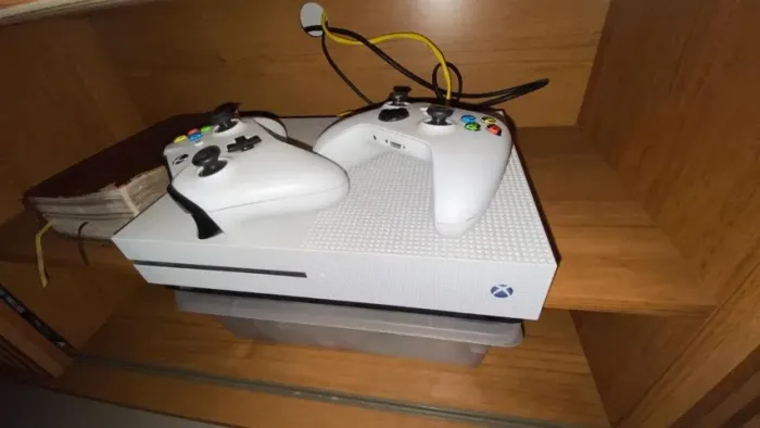 XBOX ONE S 1TB
