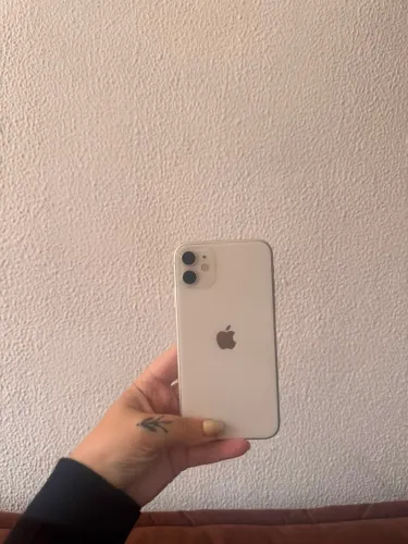iPhone 11 64gb R$600