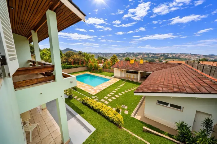 Excelente casa disponível para locação em um dos condomínios mais desejados de Atibaia.