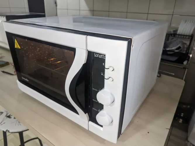 Forno Elétrico 45L funcionando perfeitamente.