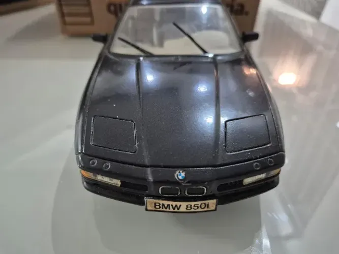 Miniatura BMW 850I Escala 1/18 Maisto