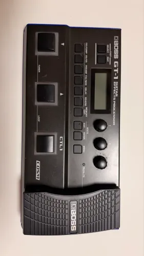 Pedaleira Boss GT-1 