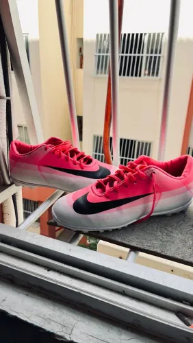 Chuteira Nike society