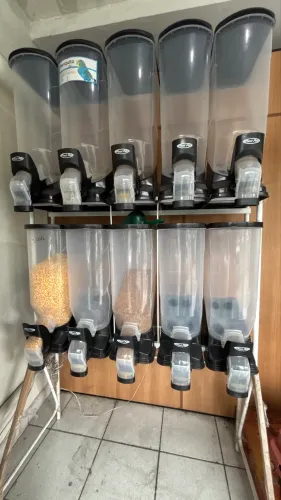 Graneleiro Plast Pet no plástico