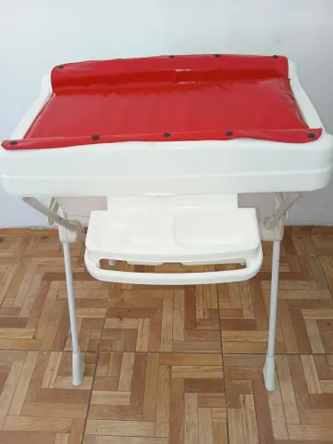 Vendo Banheira Infantil Com Mesa Trocado De Bebê .