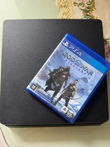 PS4 Slim 1TB em ótimo estado